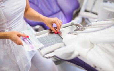 Les dentistes face aux nouvelles normes : quel impact sur les vêtements professionnels ?