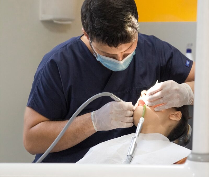 La blouse du chirurgien dentiste : entre pratique et style