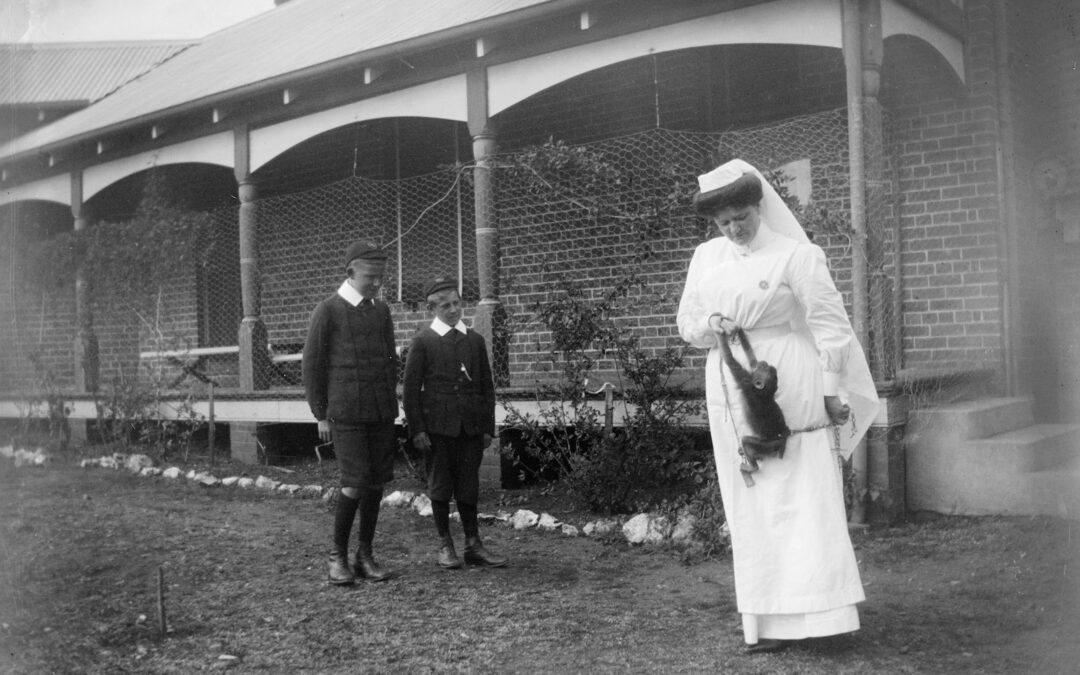 L’histoire fascinante de la blouse blanche des infirmières