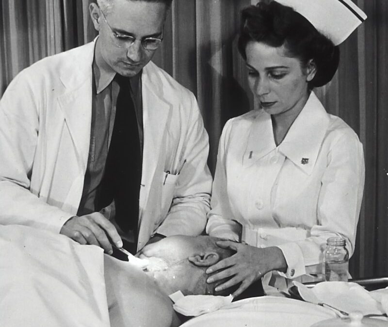 image ancienne tenue professionnelle médicale