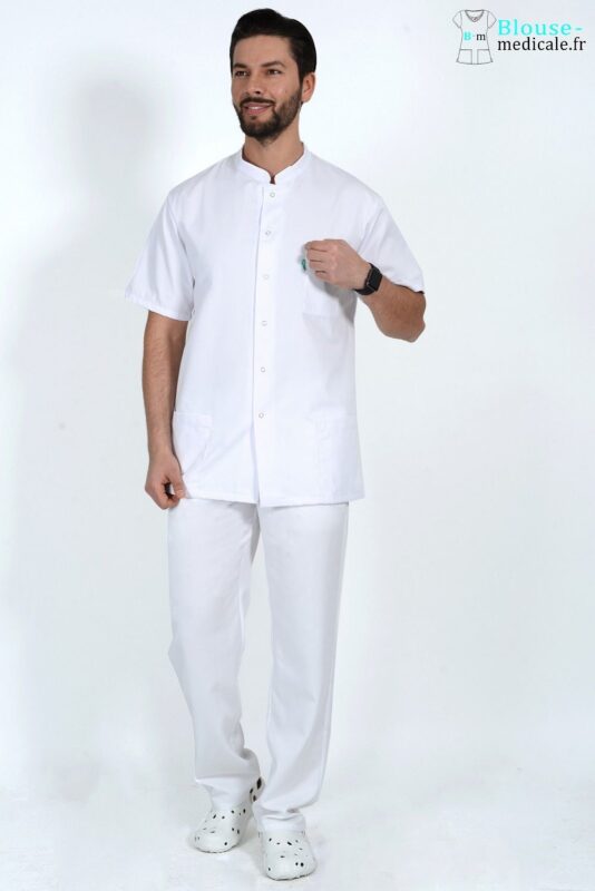 Comment bien préparer sa rentrée médicale ? 2 Tenue infirmier homme